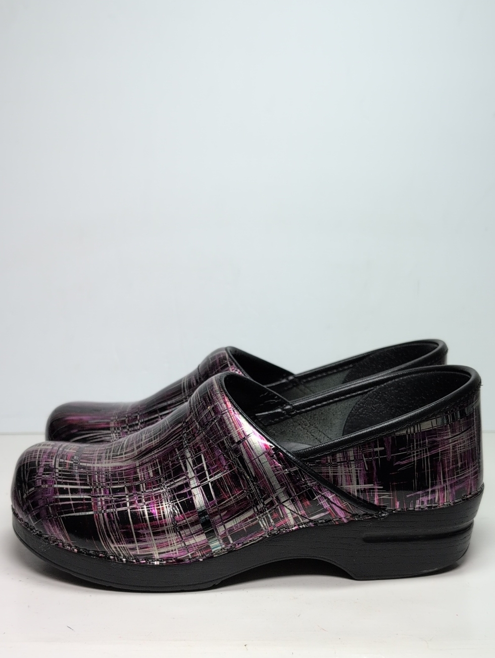 Dansko Professional Purple hatch patent slip on clogs women's size 9.5-10.  EU 4